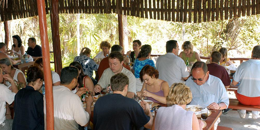 Lunch in Cueva de los Peces